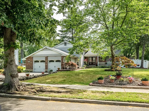 1201 Crane Dr, Cherry Hill, NJ 08003