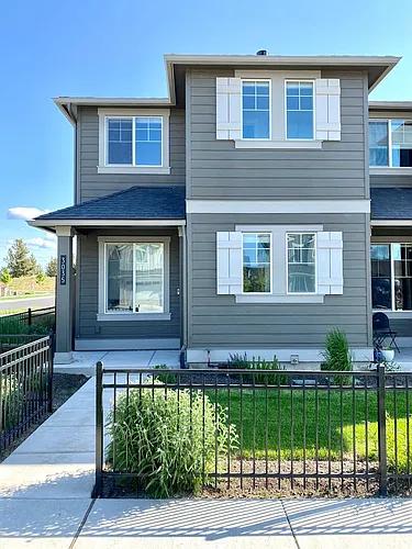 3035 NE Red Jasper Pl Photo 1