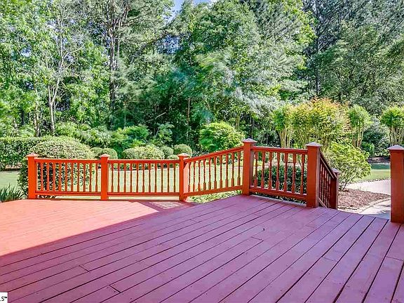 5th image of 105 Brook Hollow Ct