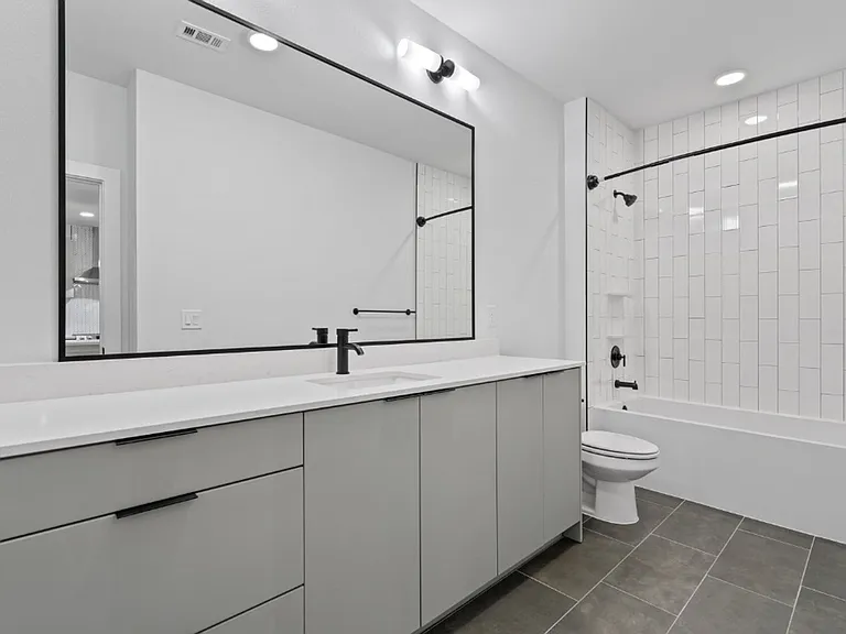 2500 Longview St #105 — Photo 15