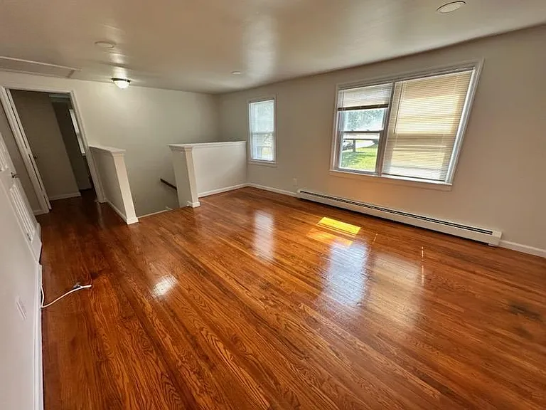 18 Byron Pl #2 — Photo 2