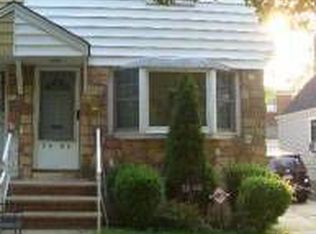 7606 162nd St, Fresh Meadows, NY 11366