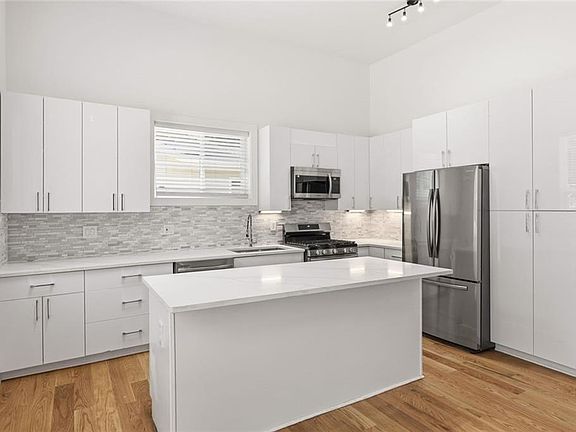 5th image of 2585 Hood Ave NW