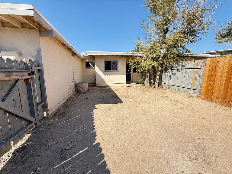 305 Oasis Dr — Photo 14