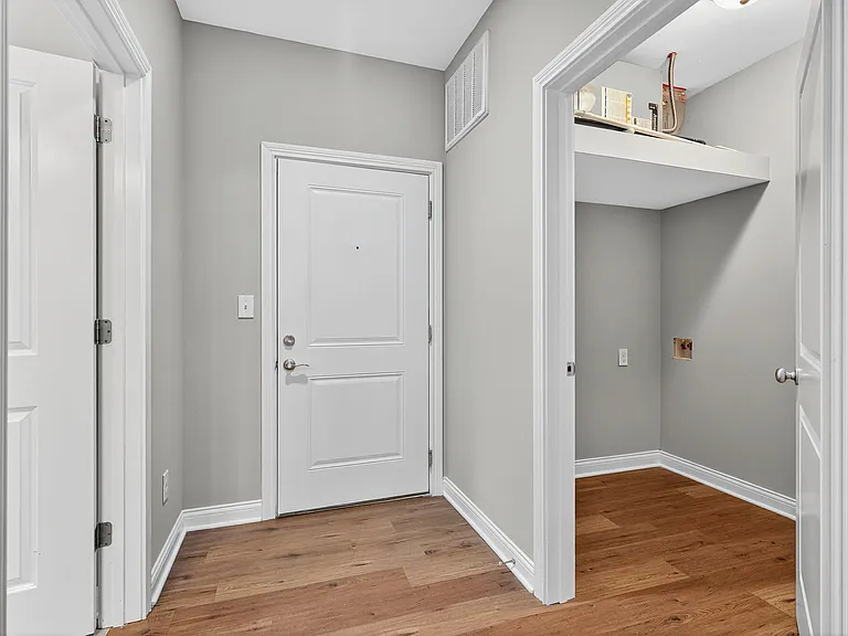 Palomar View Apartments — Photo 11
