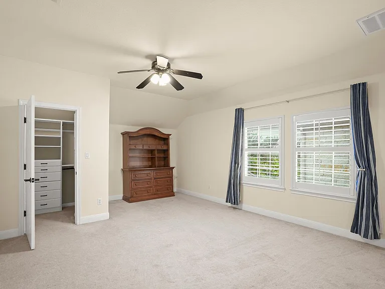 121 Burgess Ln — Photo 35