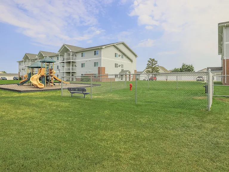 Osgood Townsite Apartment Homes — Photo 18