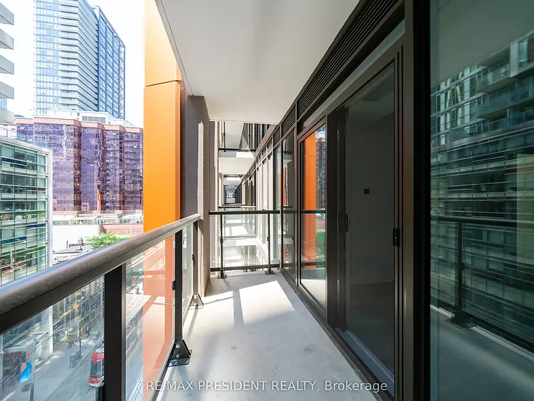 400 King St W #610 — Photo 26