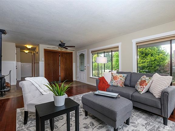 Hallway to the center leads to the two bedrooms and den.