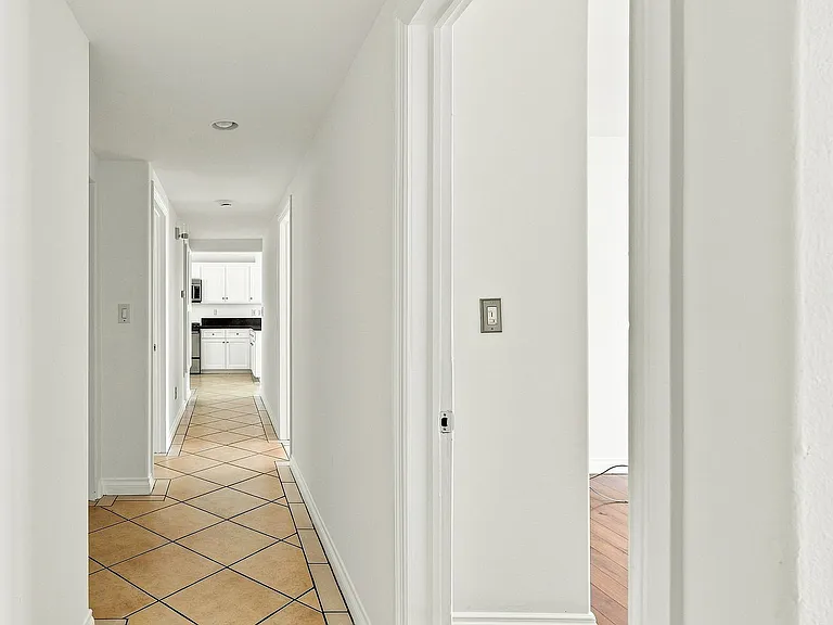246 E Gage Ave — Photo 25