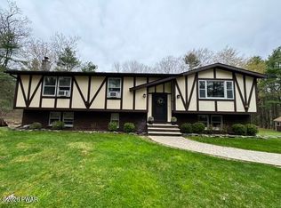 649 Twin Lakes Rd, Shohola, PA 18458