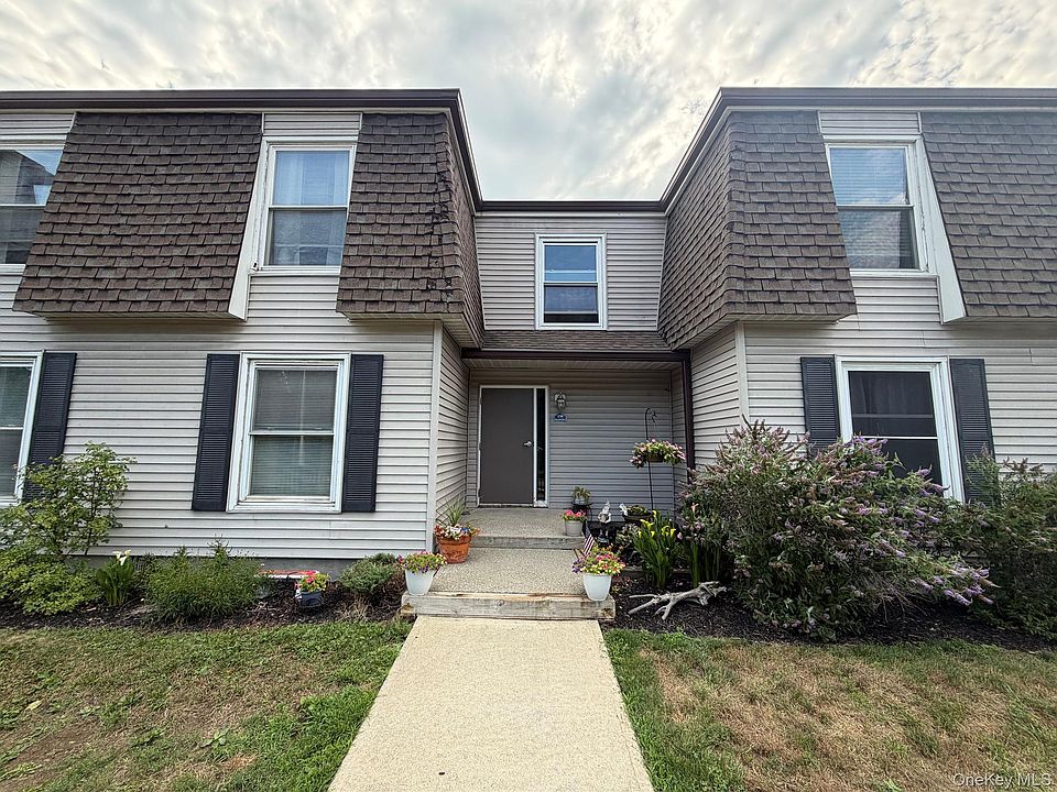 1st image of 150 Rinaldi Boulevard #1c