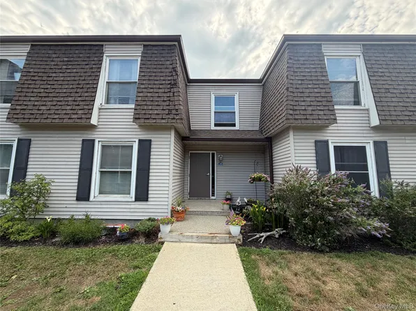 150 Rinaldi Boulevard #1c, Poughkeepsie, NY 12601