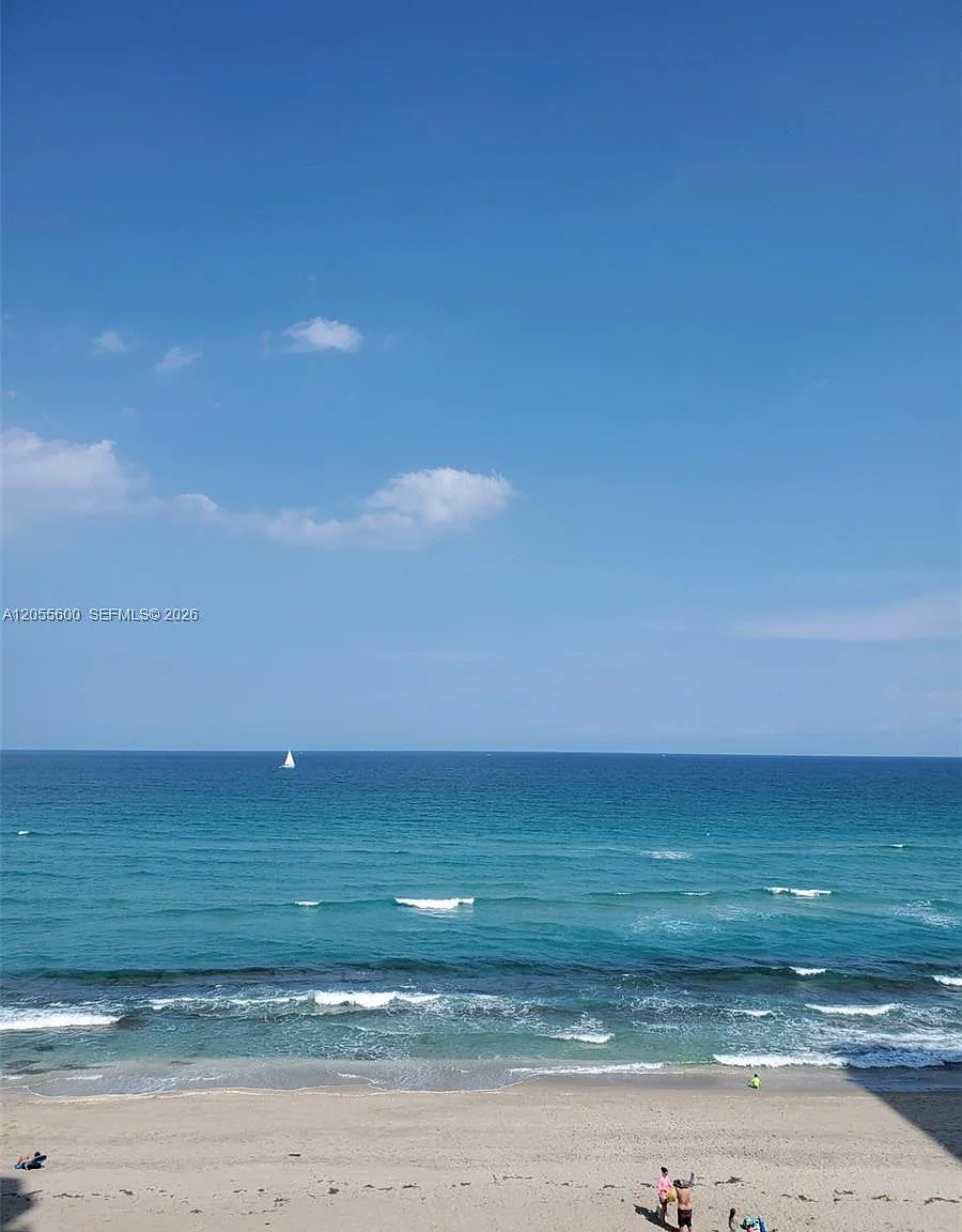 5460 N Ocean Dr — Photo 1