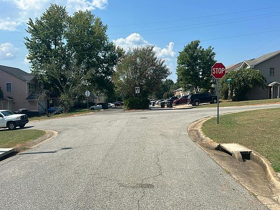 5th image of 2553 Hampstead Dr