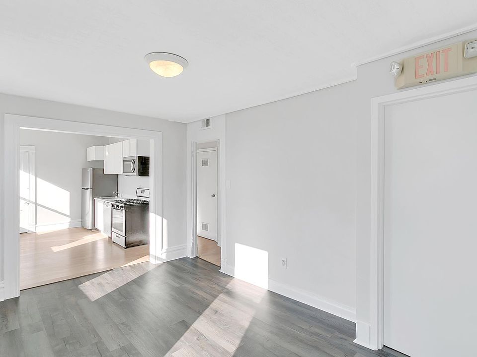 Large open concept living room, kitchen, and dining room.