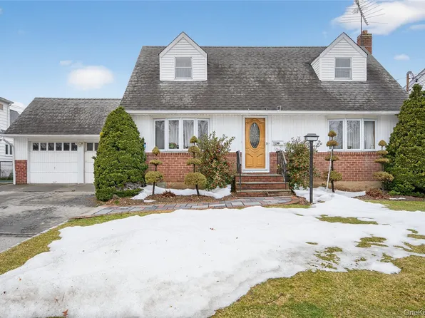 112 Wentworth Ave, Albertson, NY 11507