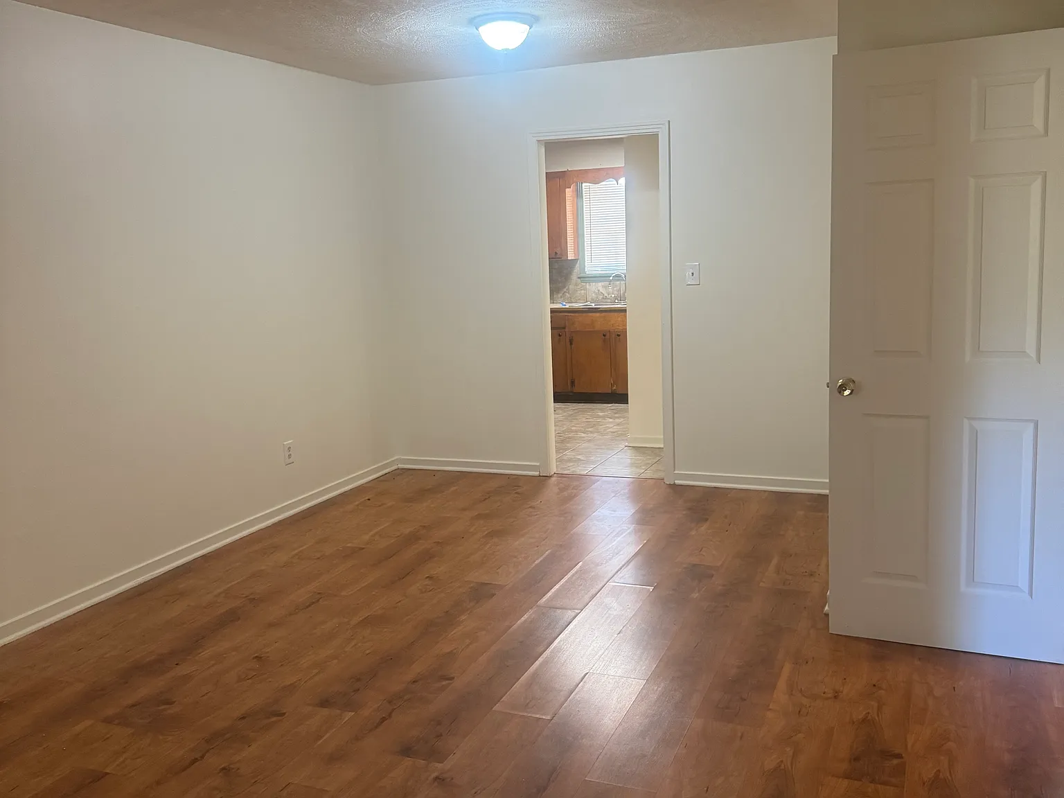 3 bed, 2004 sqft, $1,500 — Photo 2