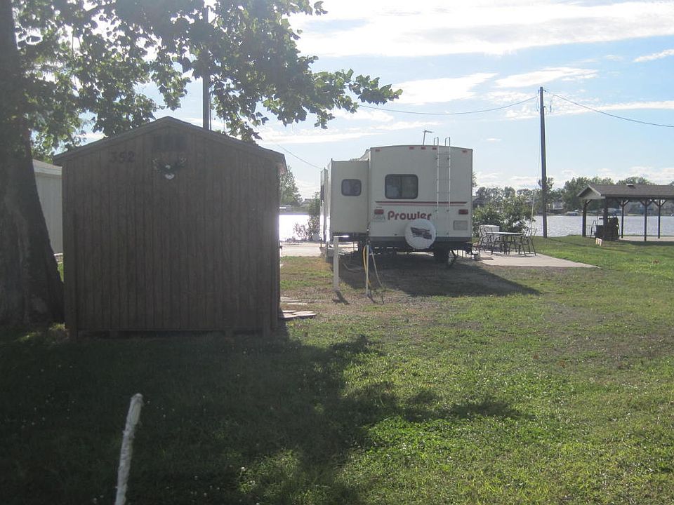 1st image of 352 Lake Shore Dr