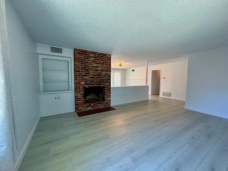 637 Geneva Ave — Photo 3
