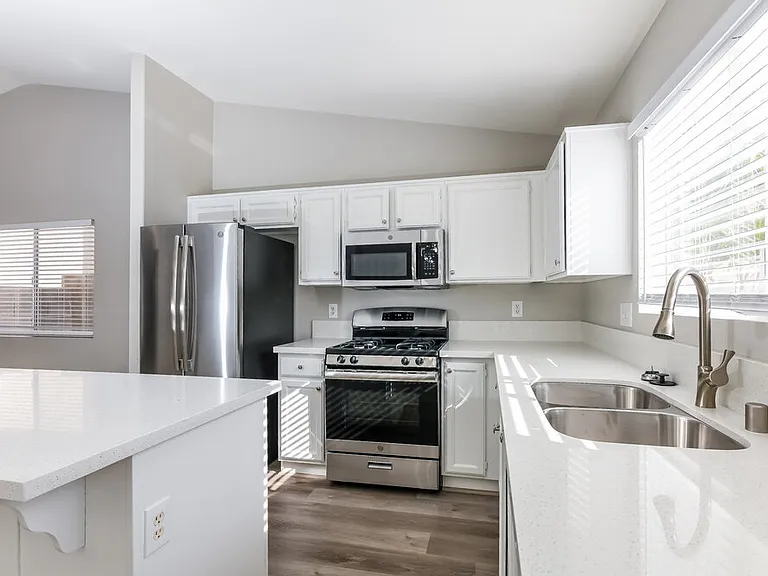 2037 Madica Ave — Photo 8