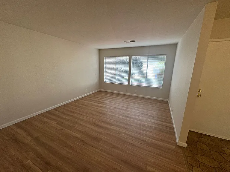 226 Sparrow Dr — Photo 4