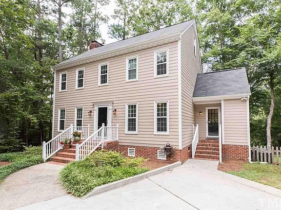 3rd image of 36 Autumn Woods Dr