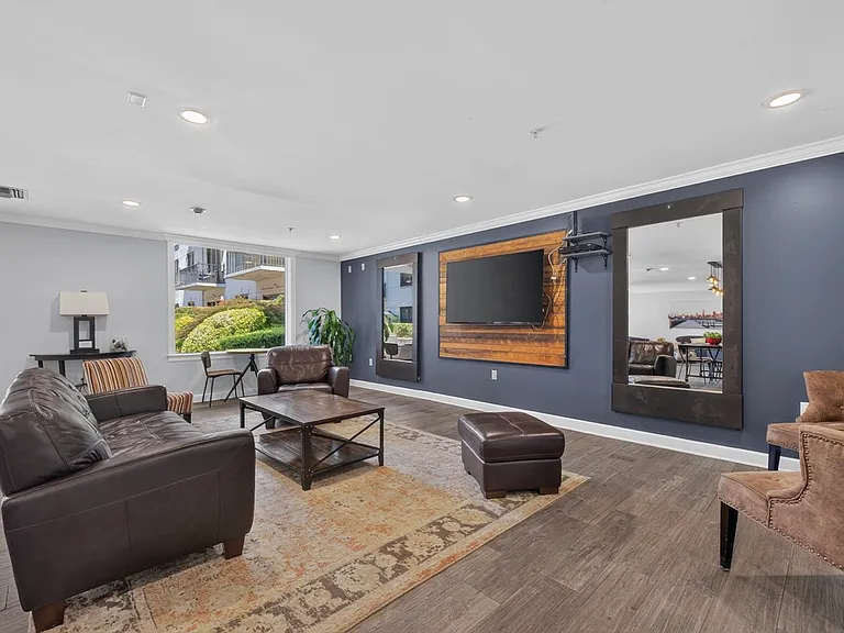 1200 Grand St #429 — Photo 23