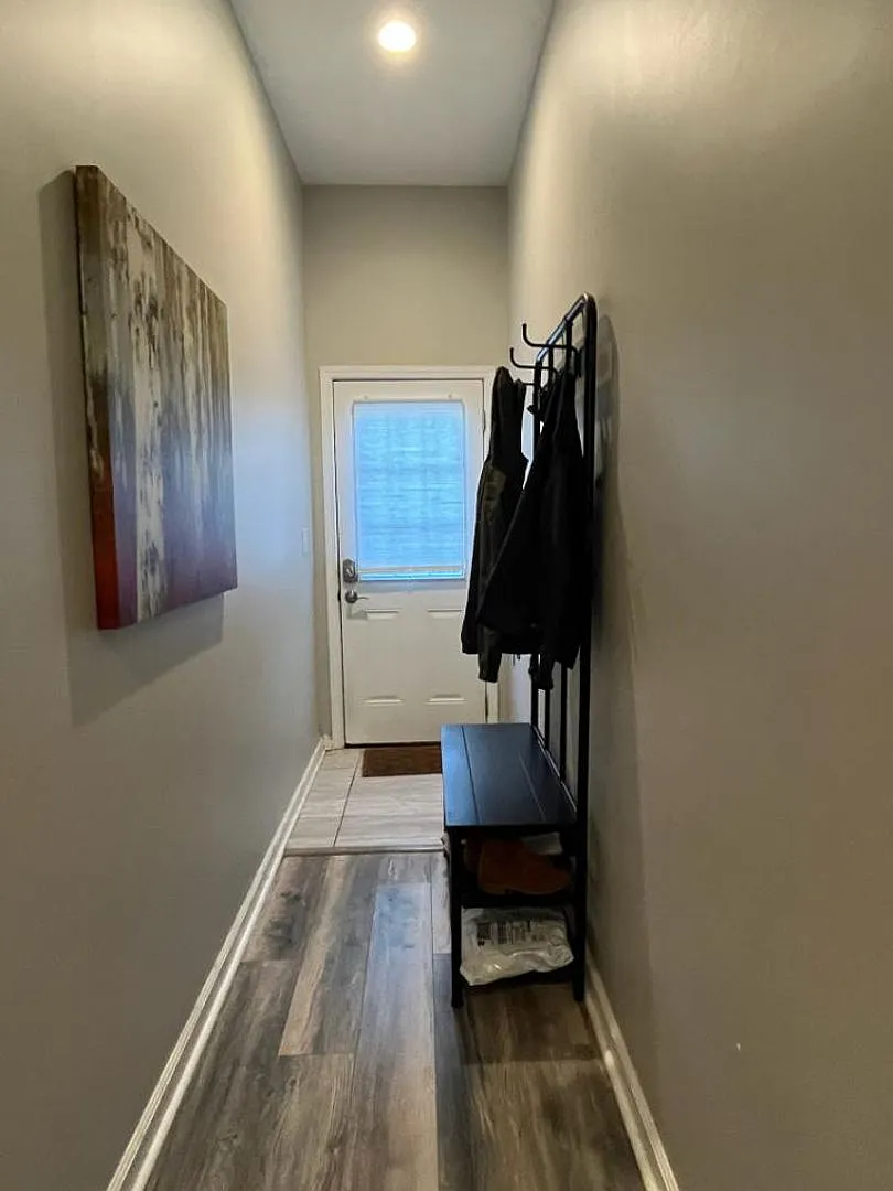 Beautifully Renovated Two Bedroom Highlands Home — Photo 2
