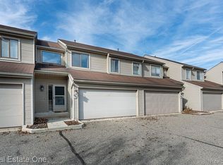 653 Glasgow Ct, Rochester, MI 48307