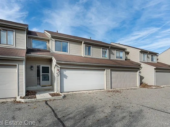 653 Glasgow Ct, Rochester, MI 48307