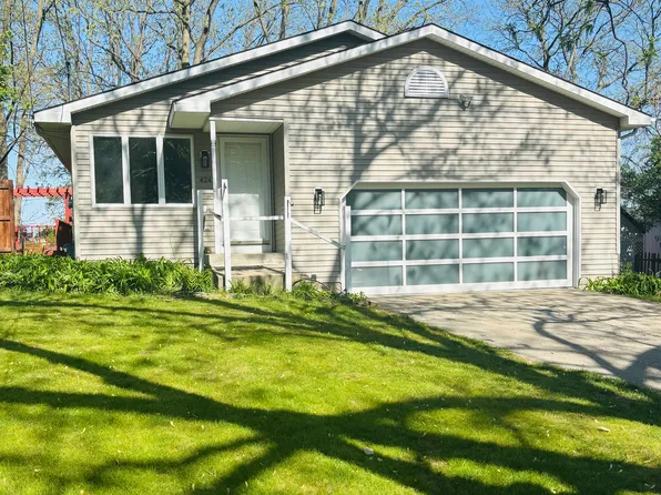424 Winona Ave NW, Grand Rapids, MI 49504