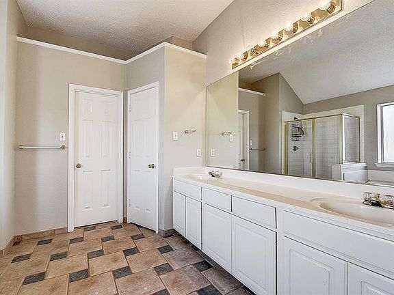4th image of 1392 Wentworth Dr