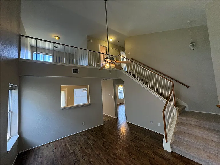 1008 Stacias Way — Photo 3