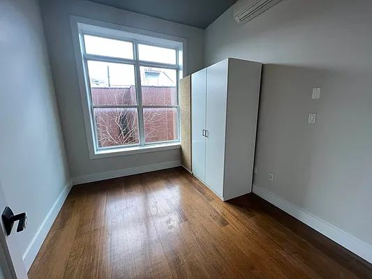 Rented by Tapiro Realty | media 12