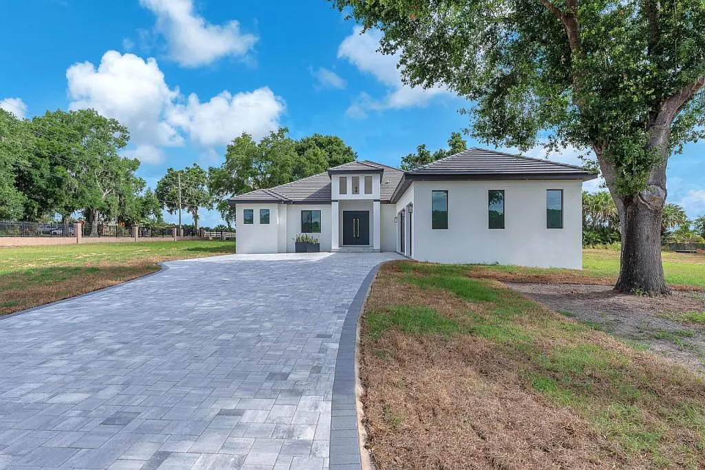 11921 Fort King Hwy — Photo 1