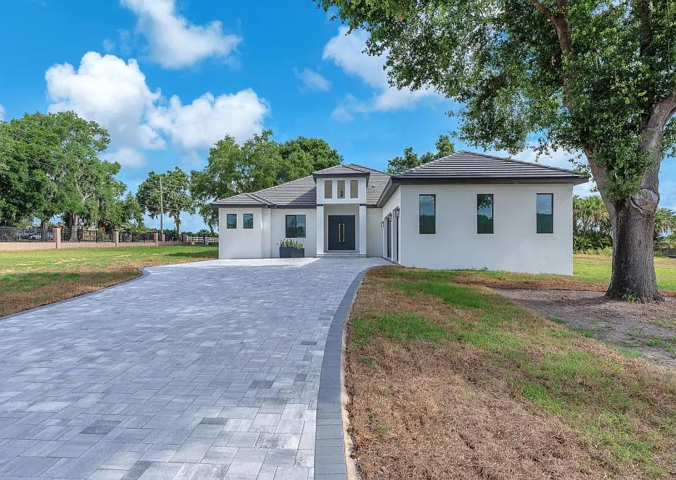 11921 Fort King Hwy