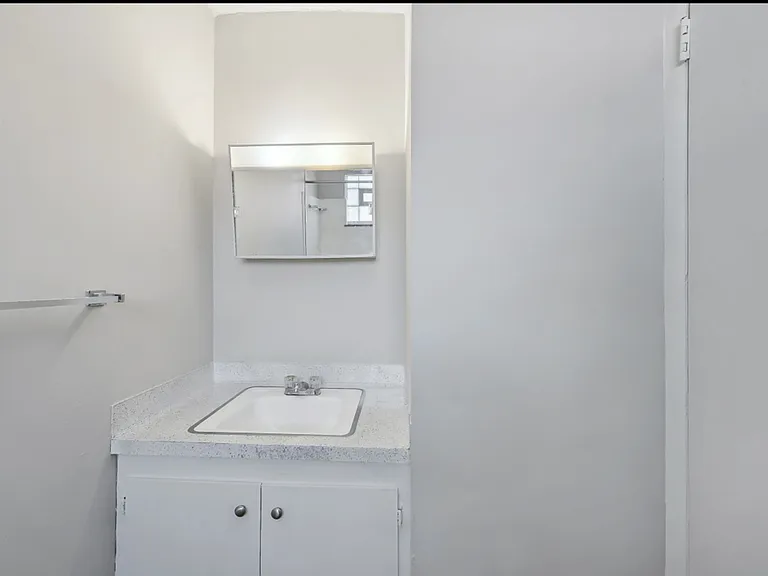 Worthington Court II — Photo 12