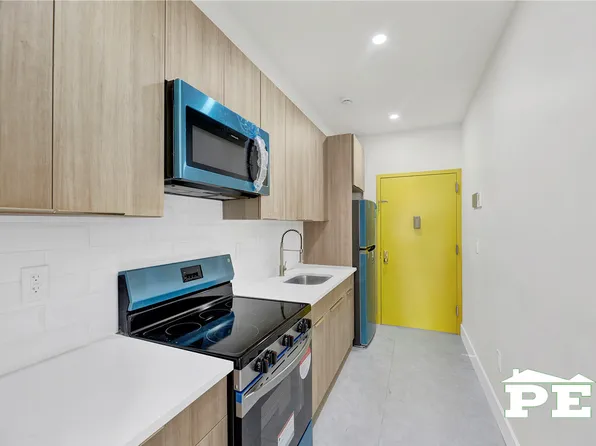 1715 Voorhies Avenue image 4 of 35