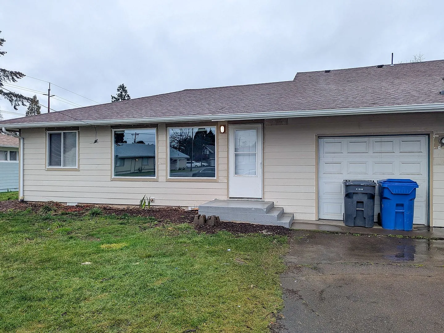 111-115 44th Ave NE #111 photo 1