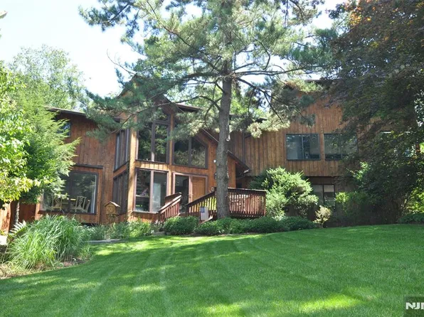 36 Timber Trl, Ramsey, NJ 07446