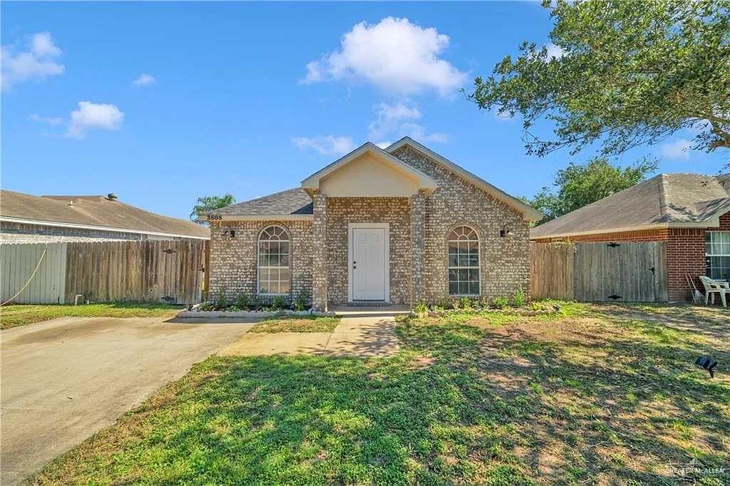 3 bed, 2.0 bath, 1189 sqft, $1,400 — Photo 2