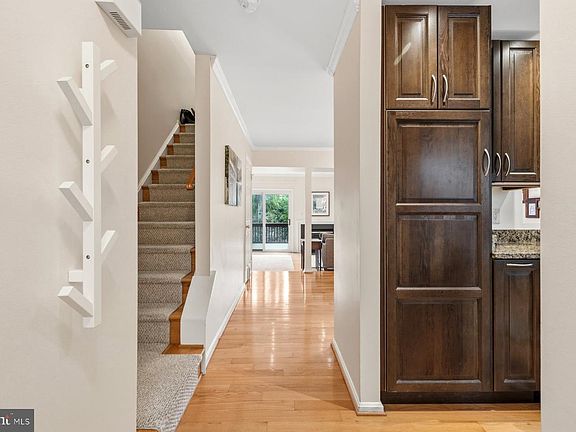 5th image of 135 Kinsman View Cir