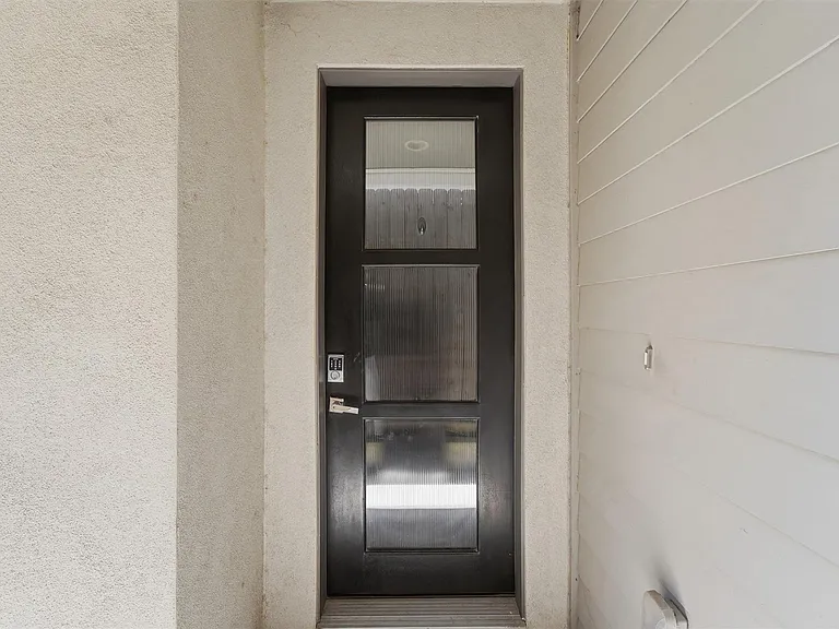 2338 Commerce St — Photo 6
