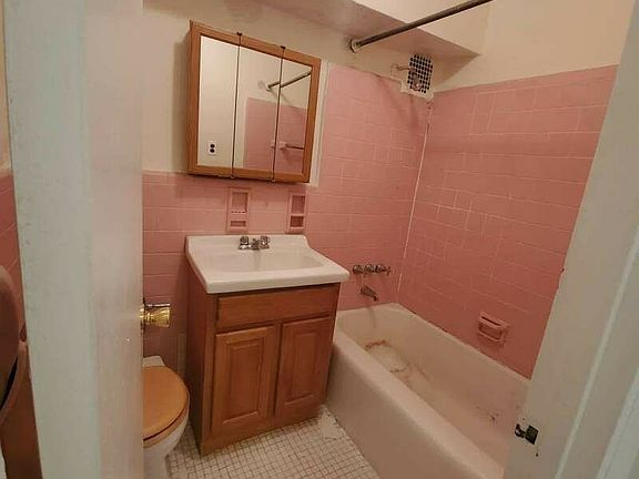 4th image of 330 E 19th St #67