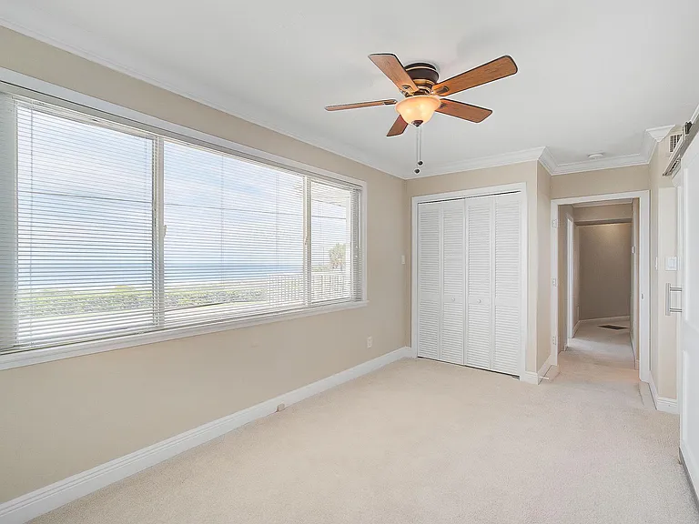 Office & walk-in closet