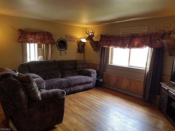 4th image of 1327 Morton Ave