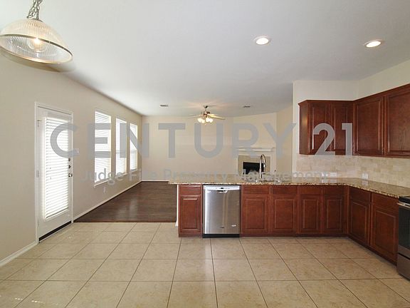 5th image of 209 Clydesdale St