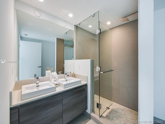 4th image of 1080 Brickell Ave Unit 3609