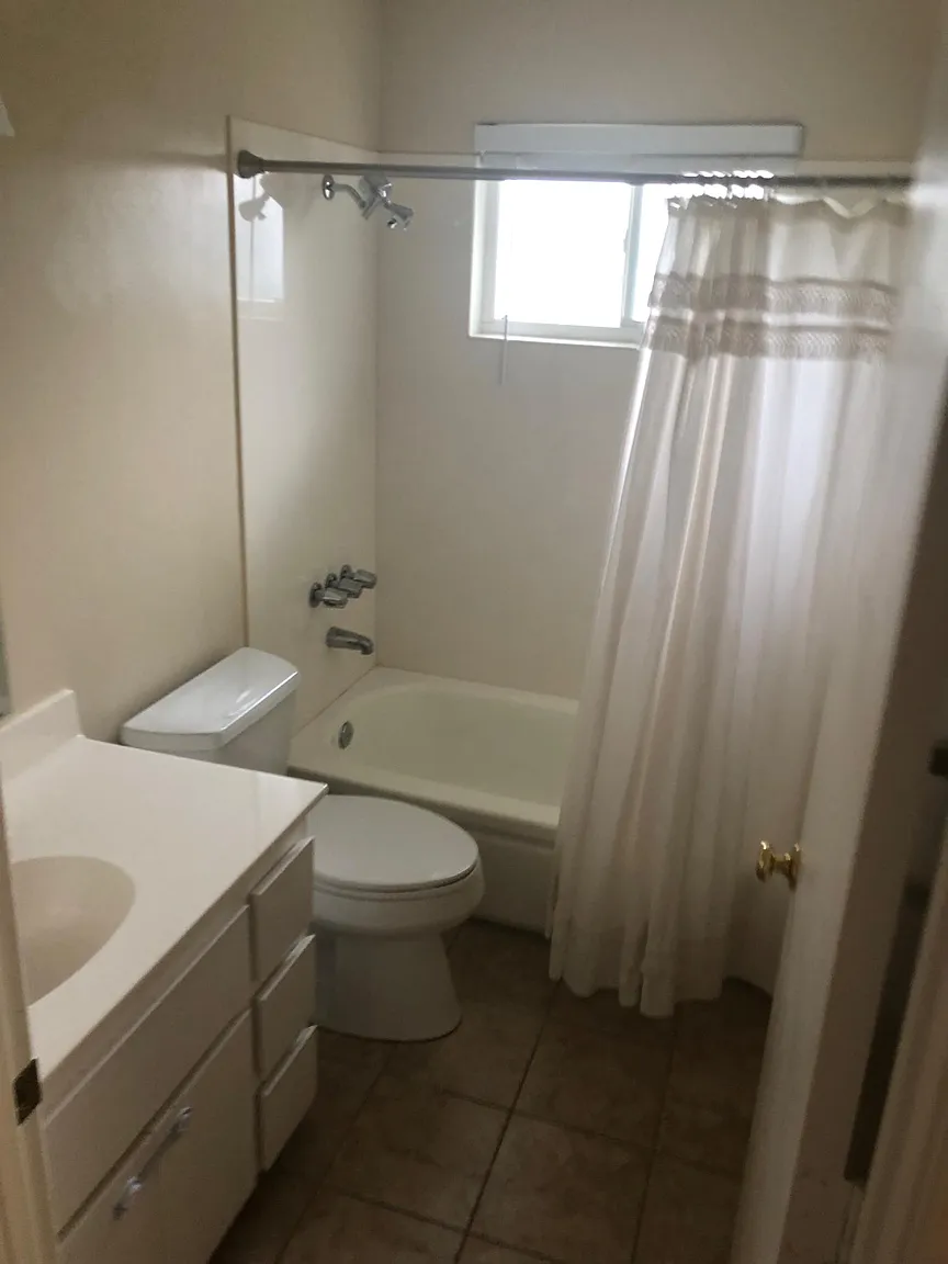 960 Evelyn Ln photo 1